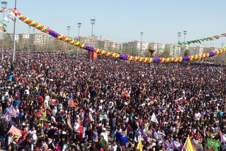 Hundreds of thousands celebrate Newroz in Turkey