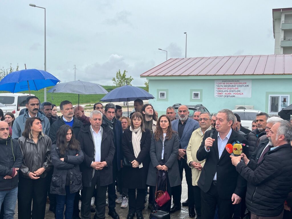 Opposition political parties demand freedom for political prisoners outside Silivri Prison