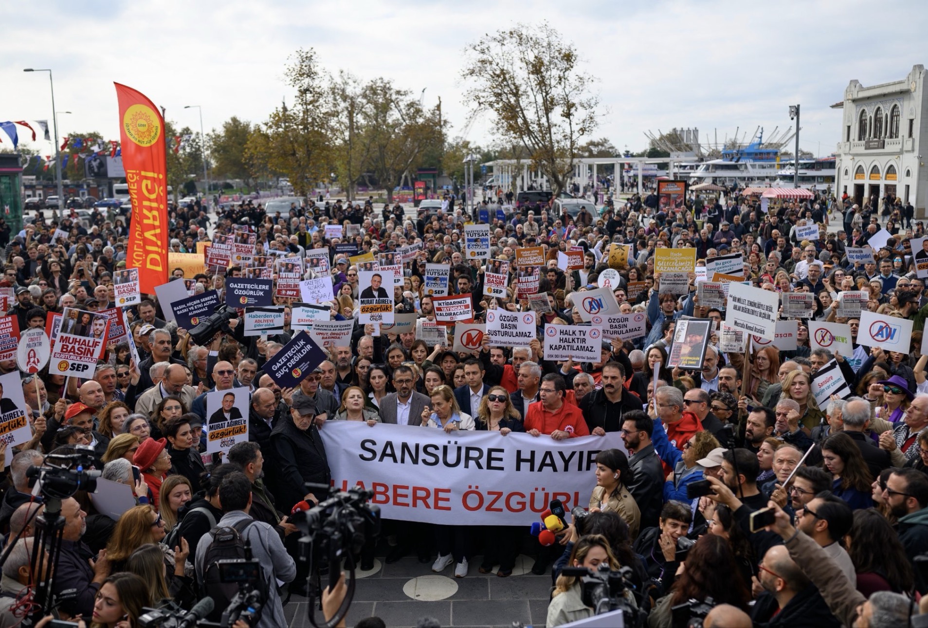 Journalists take to the streets across Turkey to demand press freedom